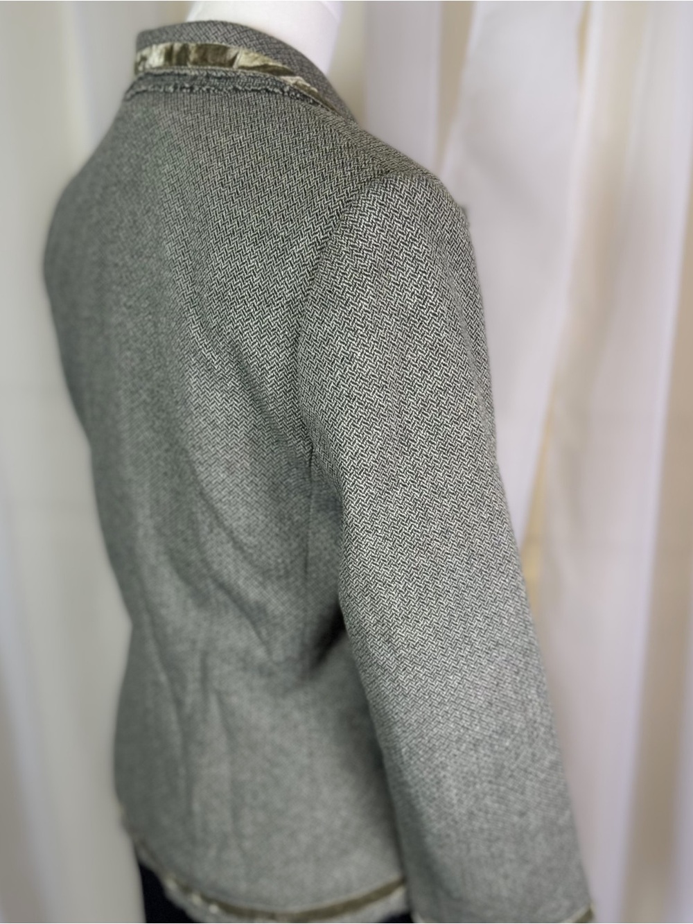 Banana Republic Wool Blazer w/ Velvet Trim + Floral Brooch tweed size 4 - Picture 9 of 14